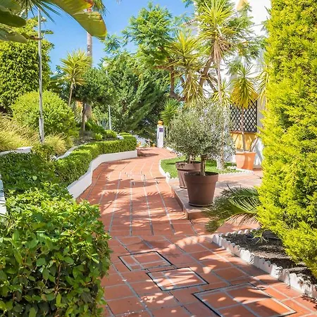 Rosas De Capistrano Nerja